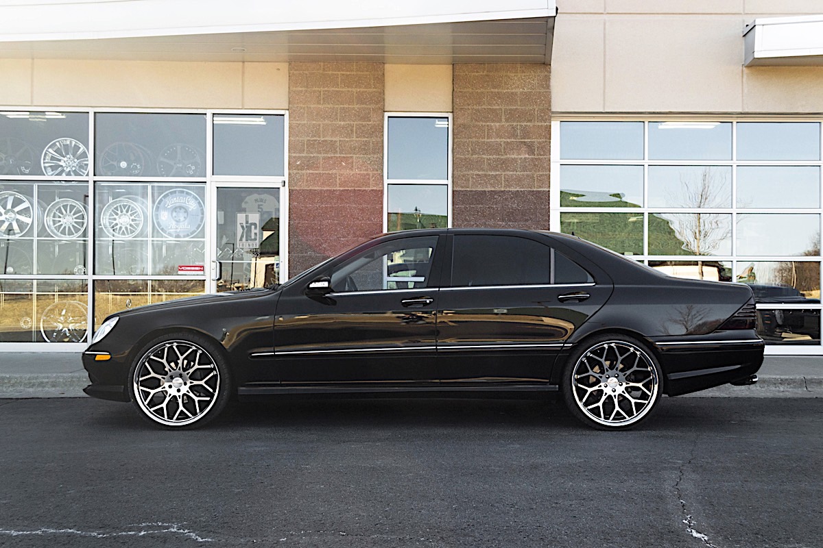 Mercedes-Benz S430 with Giovanna Wheels Nove FF
